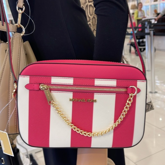 MICHAEL KORS
Jet Set Large EW Zip Chain XBody Saffiano Leather Crossbody Bag
NWT - Picture 2 of 16